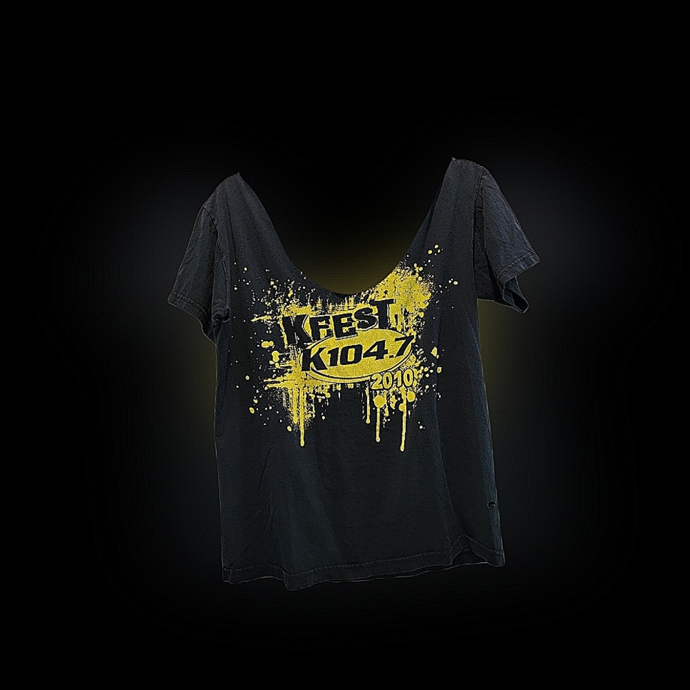 Buttery Soft Vintage Distressed Concert tee size s/m